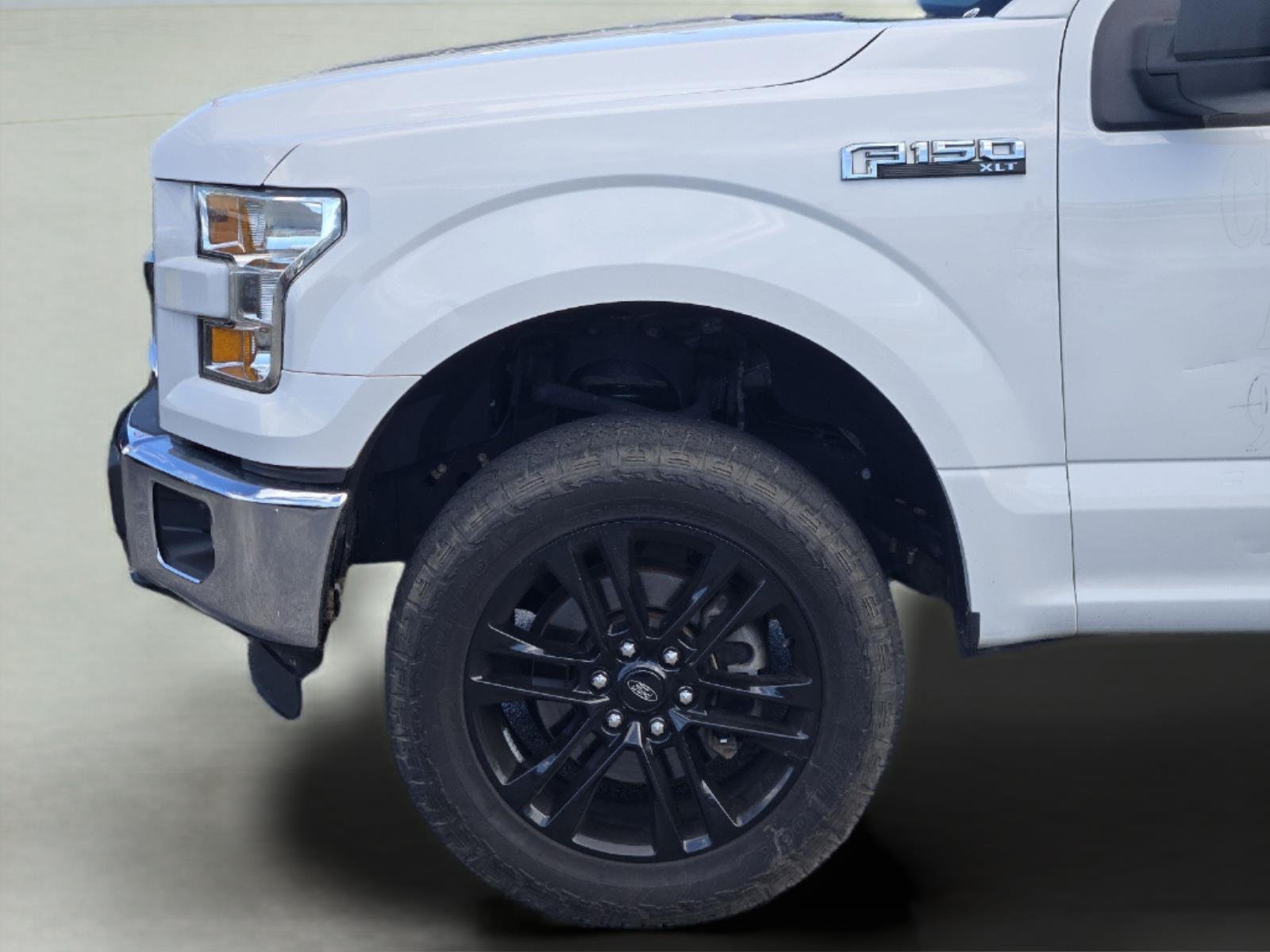 Used 2016 Oxford White FORD  image 9