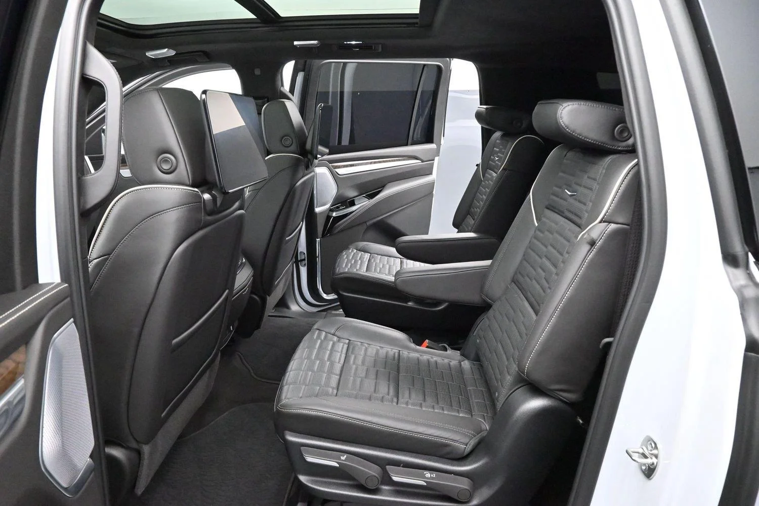 Used 2026 Vibrant White Tricoat Cadillac Platinum Sport image 36