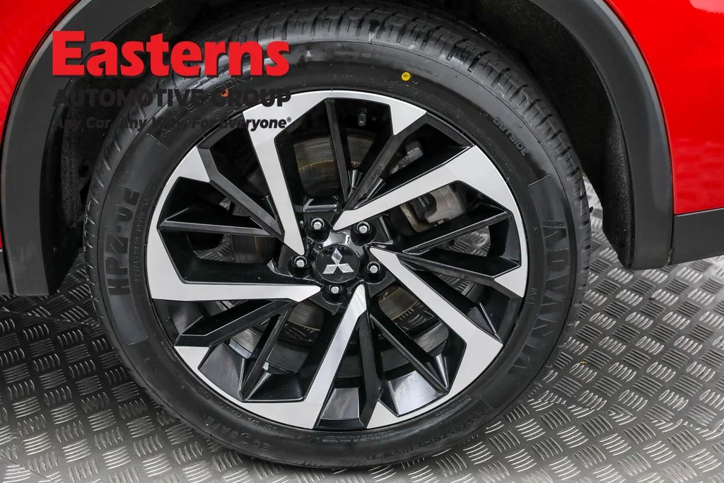 Used 2024 Red Mitsubishi SE image 32