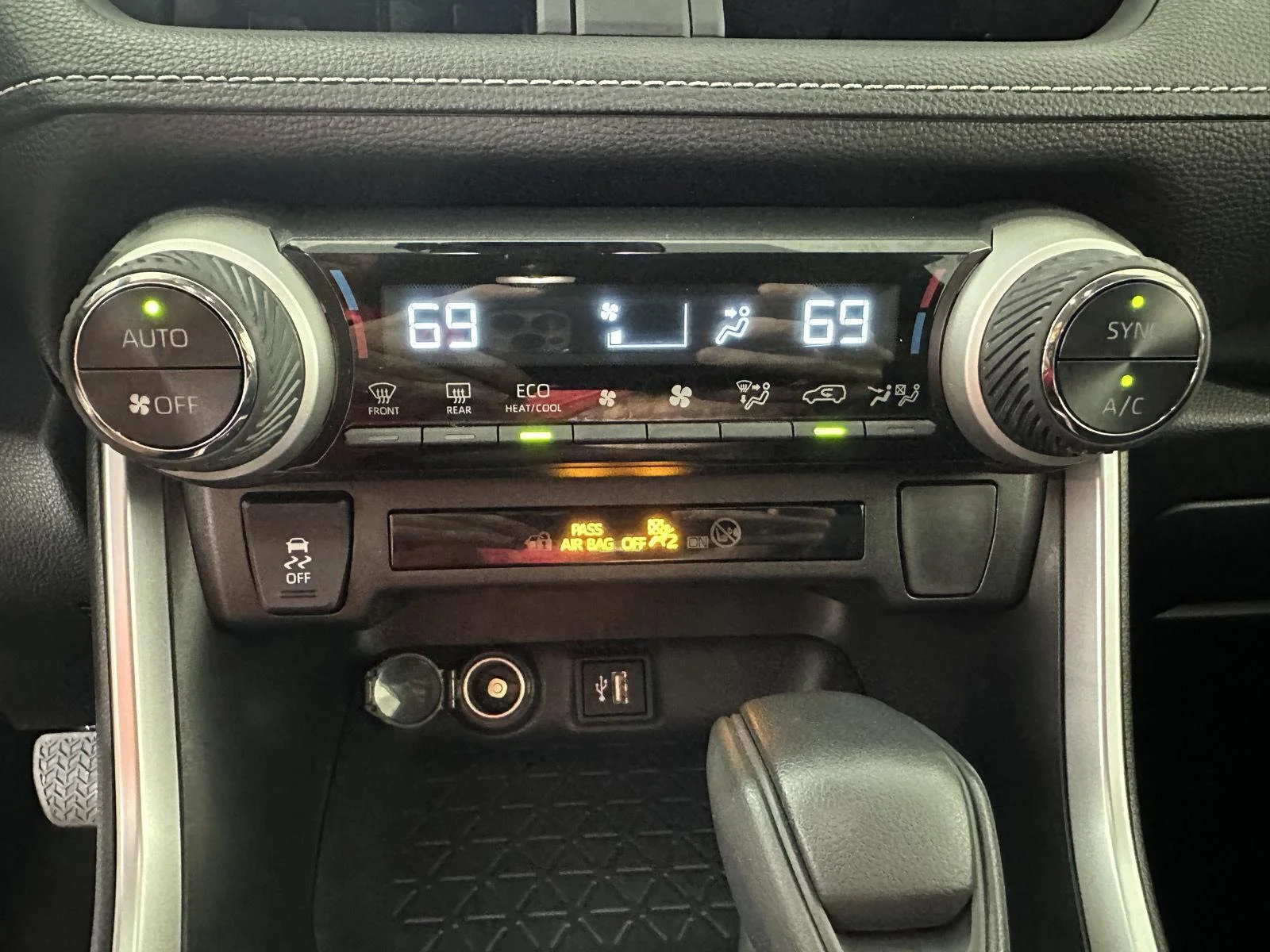 Used 2024 Ice Cap Toyota LE image 22