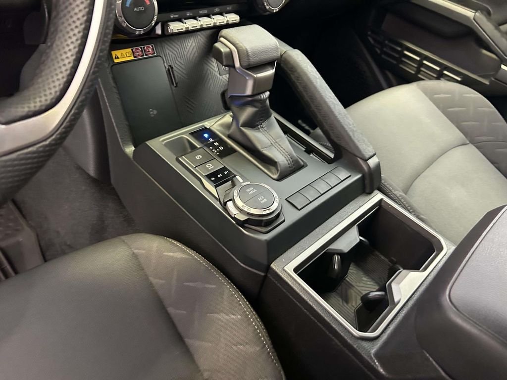 Used 2025  Toyota SR5 image 22