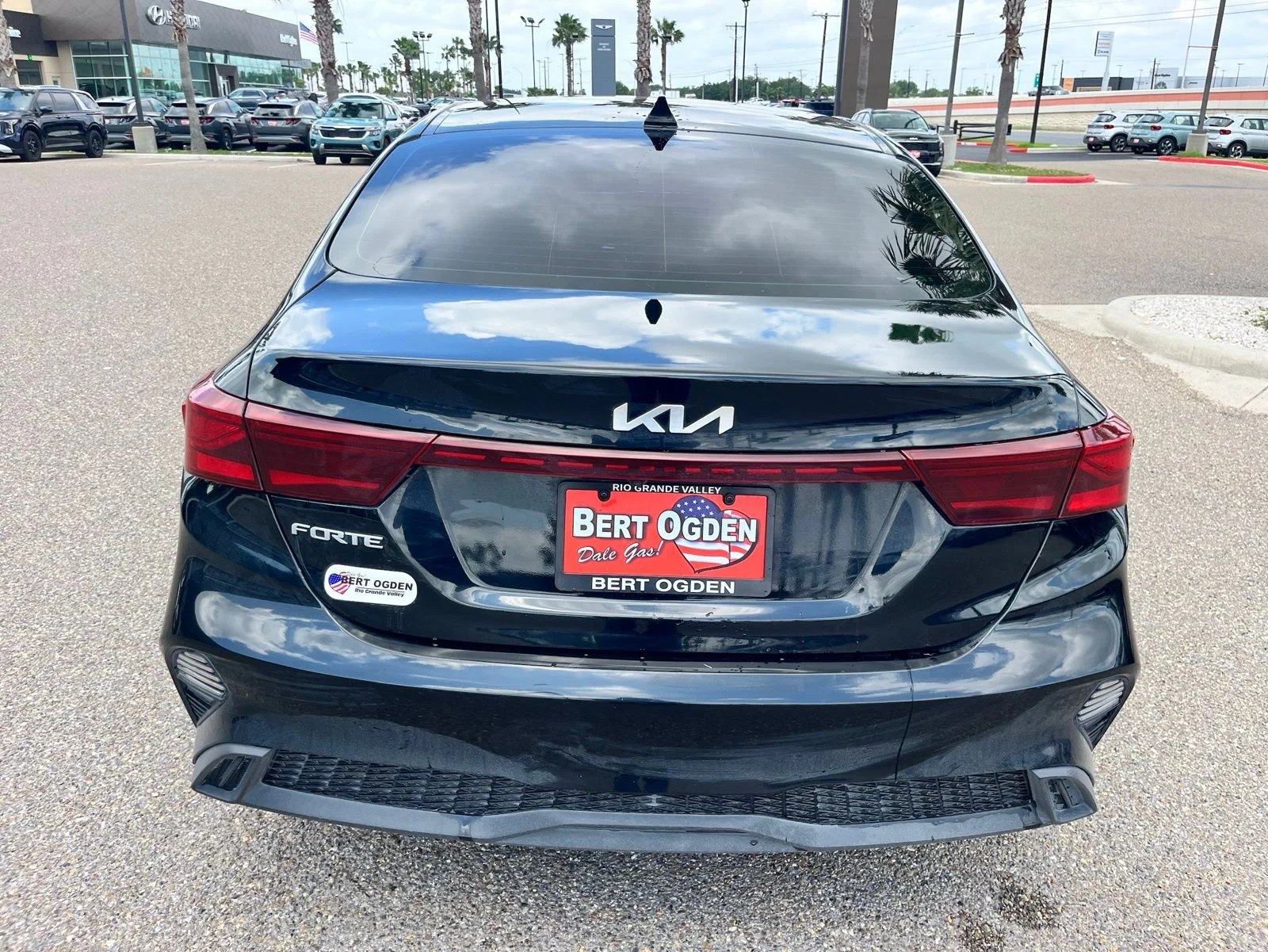 Used 2023 Black Kia LXS image 7