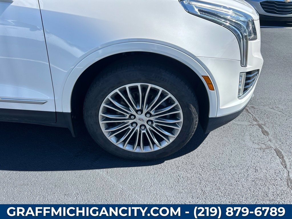 Used 2017 CRYSTAL WHITE TRICOAT Cadillac Platinum AWD image 18