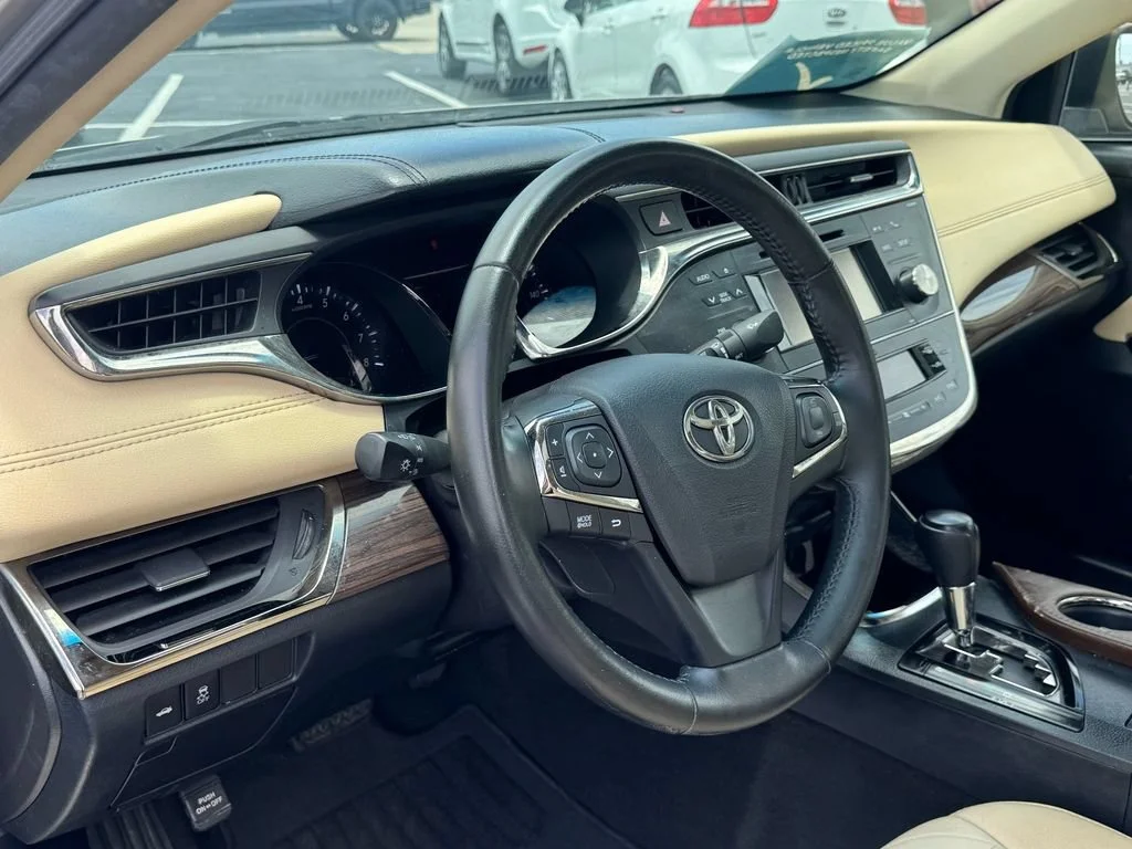 Used 2014 Beige Toyota XLE Premium image 10