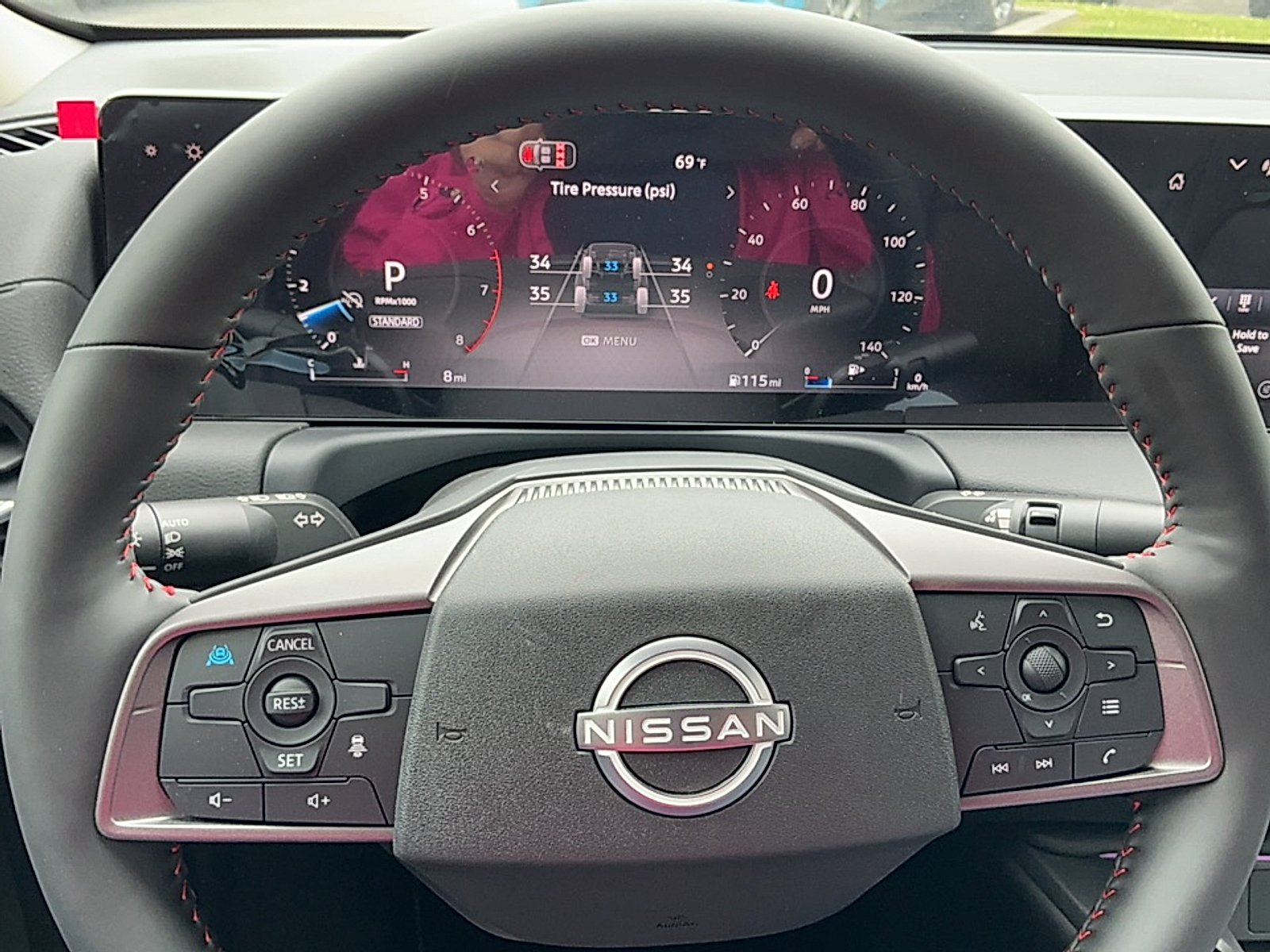 New 2026 Aspen White Tricoat/Super Black Nissan SR image 9