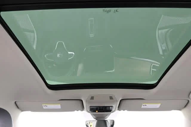 New 2026 Opal White Pearl Volkswagen 2.0T SE w/Technology image 4