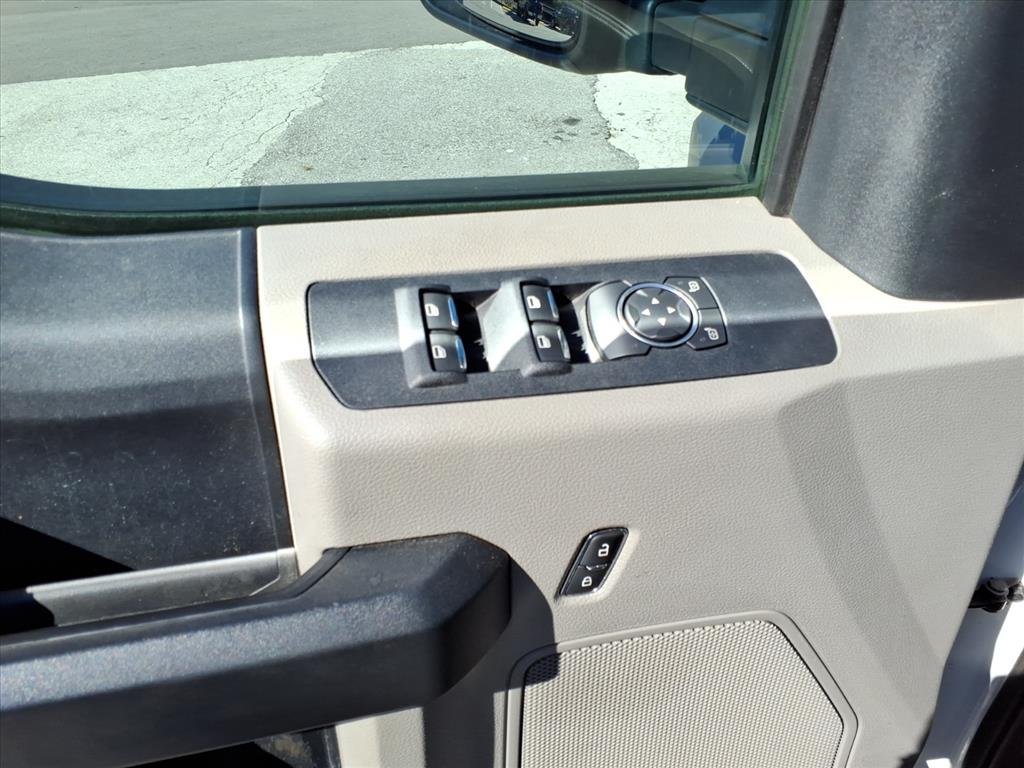 2019 Ford F-450 Super Duty Chassis Cab XL - Photo 17
