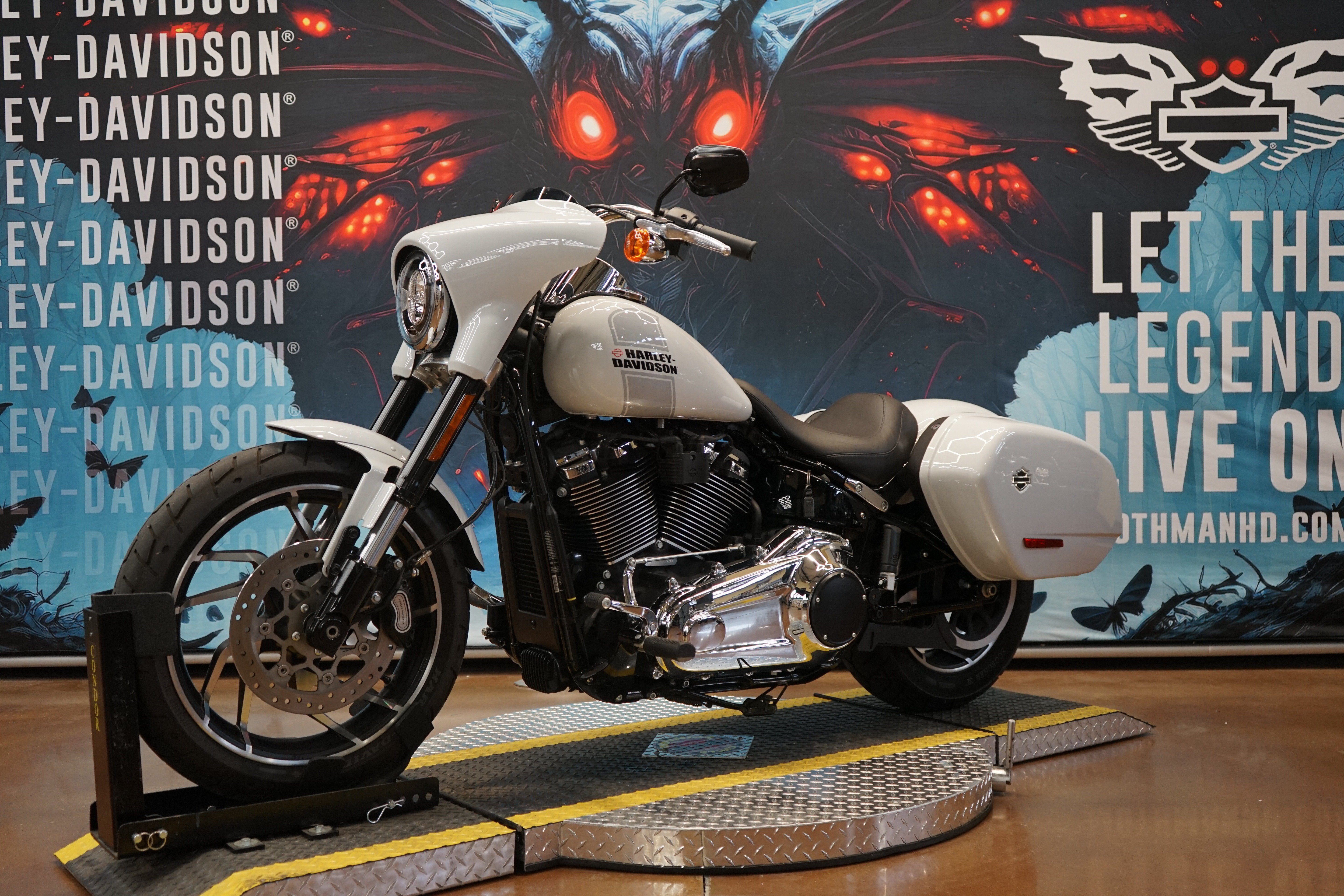 Used 2021 Stone Washed White Pearl Harley-Davidson  image 5