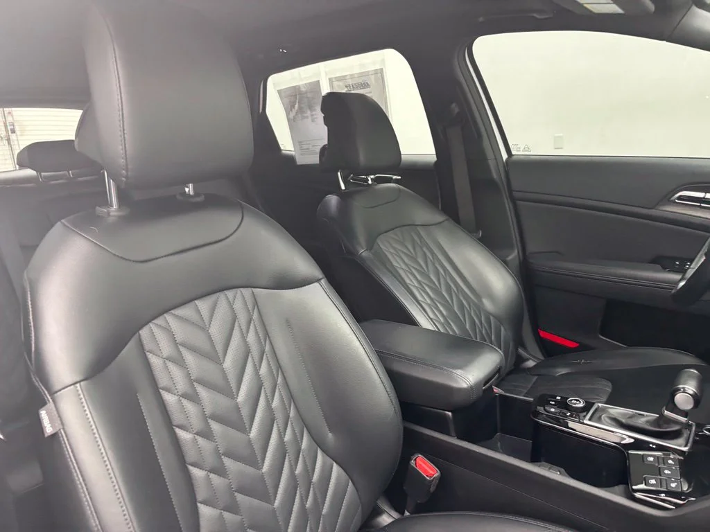 Used 2023 White Kia X-Pro Prestige image 36