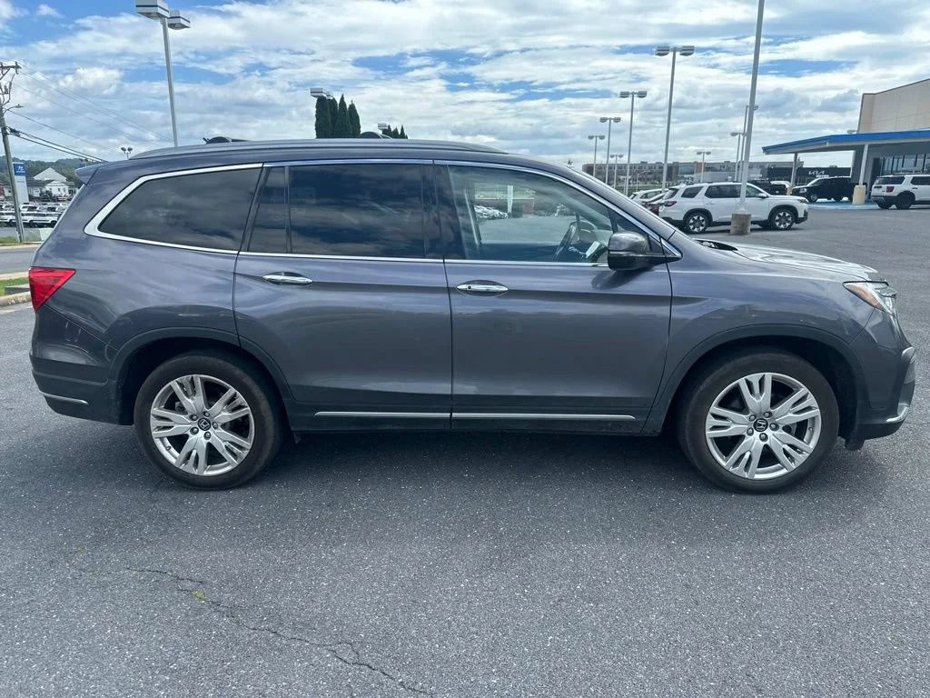 Certified Used 2021 Modern Steel Metallic Honda AWD Elite image 29
