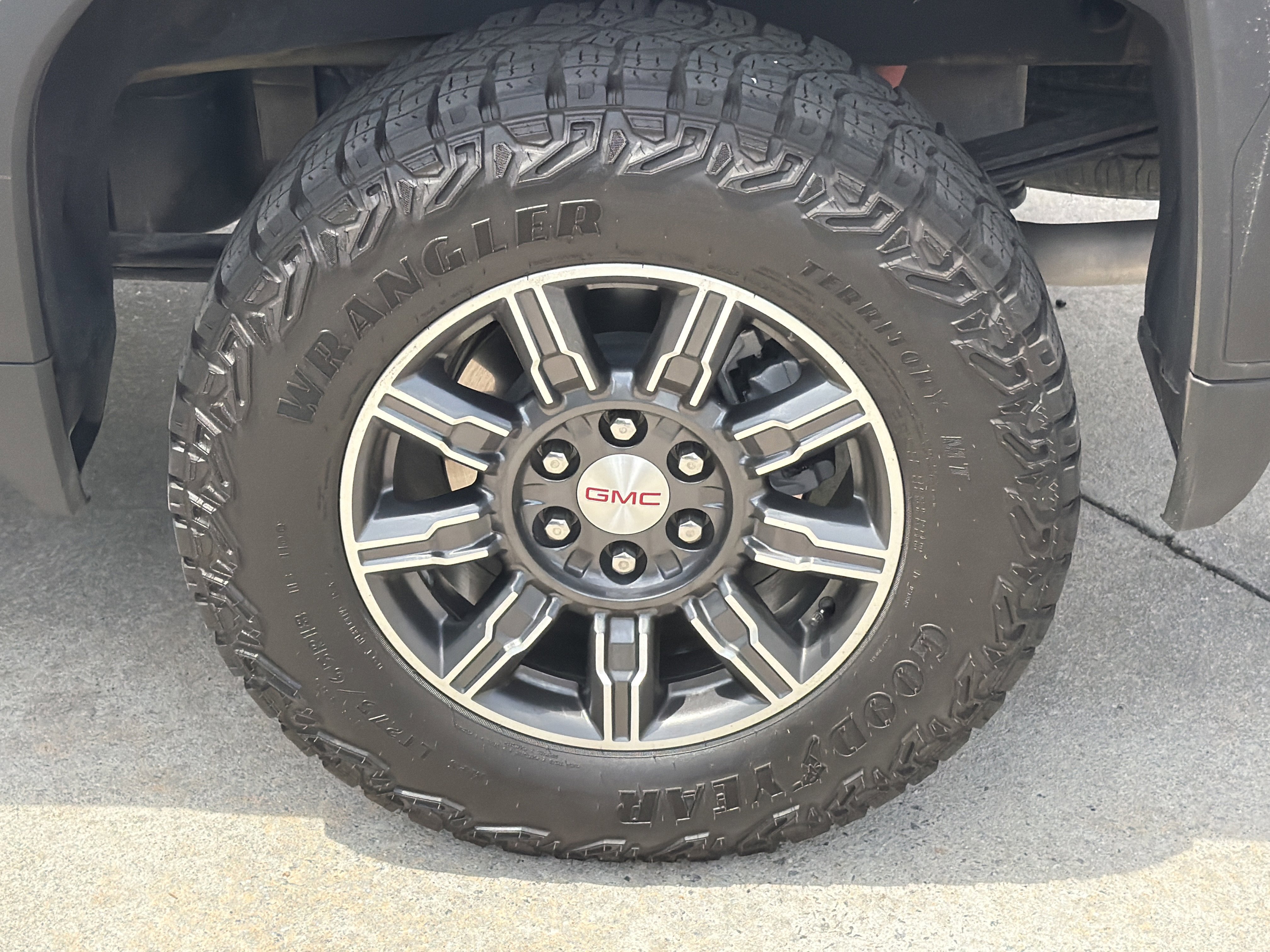 Used 2025 Summit White GMC AT4 image 20