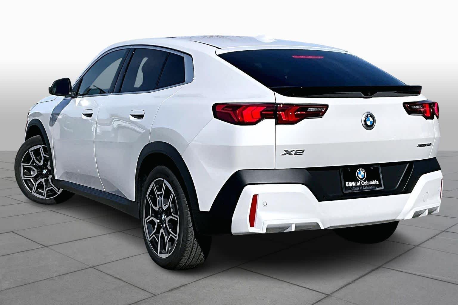 Used 2026 Mineral White Metallic BMW xDrive28i image 11