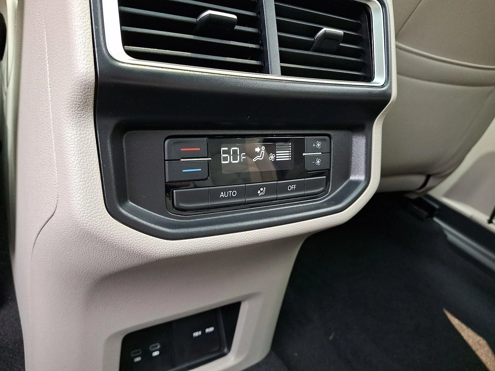 New 2026 2T2T/BLACKPEARL Volkswagen 2.0T SE w/Technology image 10