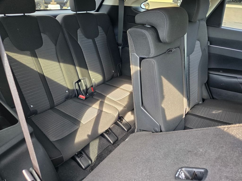 2024 Kia Sorento LX - Photo 16