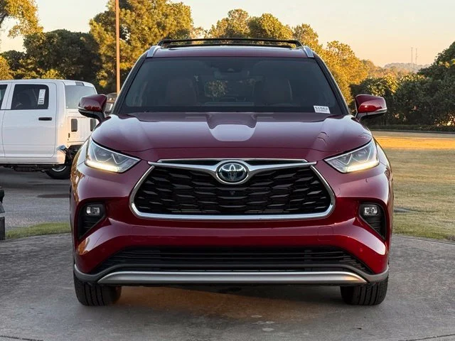 Used 2022 Red Toyota Platinum image 2