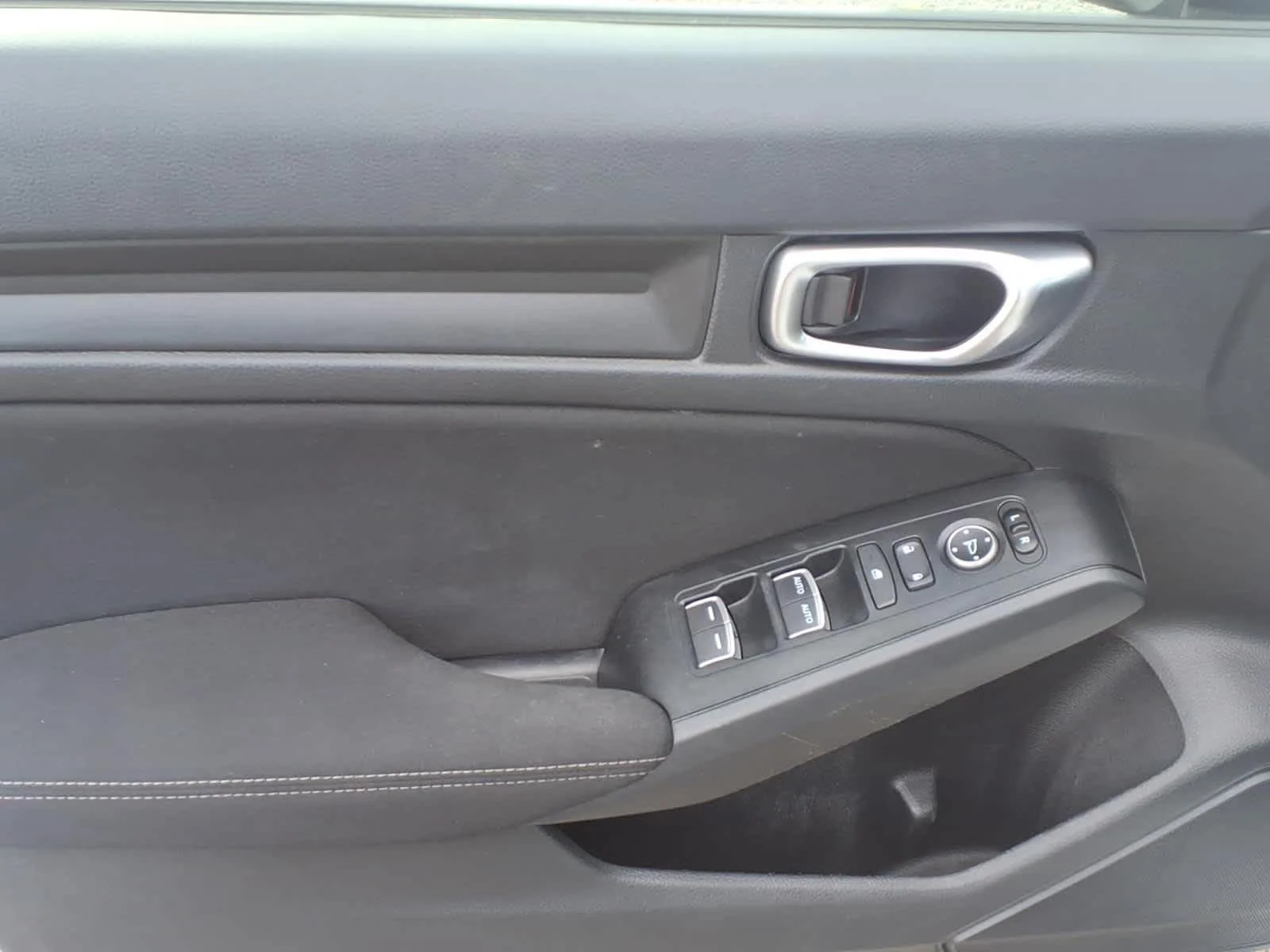 2024 Honda Civic Hatchback LX - Photo 15