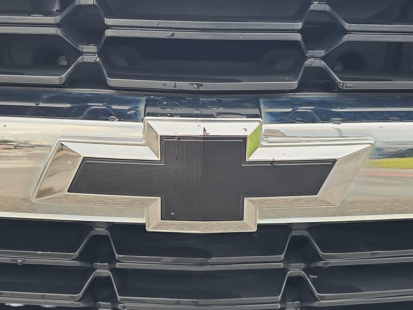 Used 2018 Silver Ice Metallic Chevrolet LT image 9