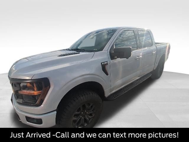 Used 2025 Space White Metallic Ford Tremor image 1