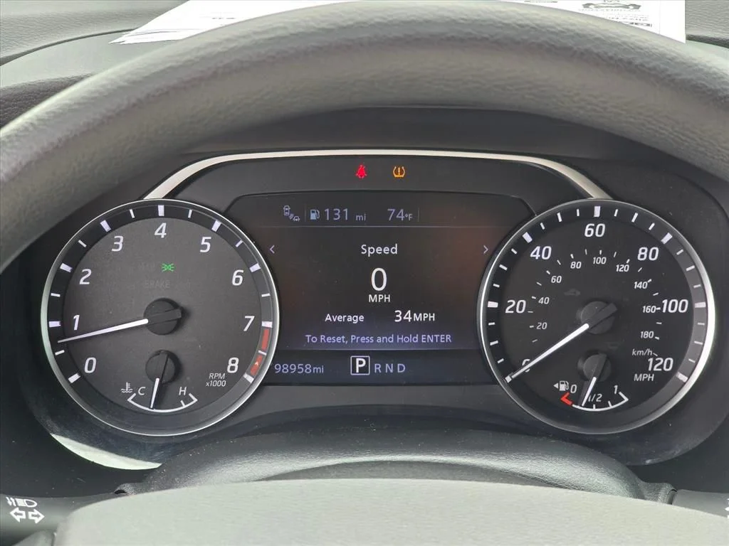 Used 2022 White Nissan S image 7