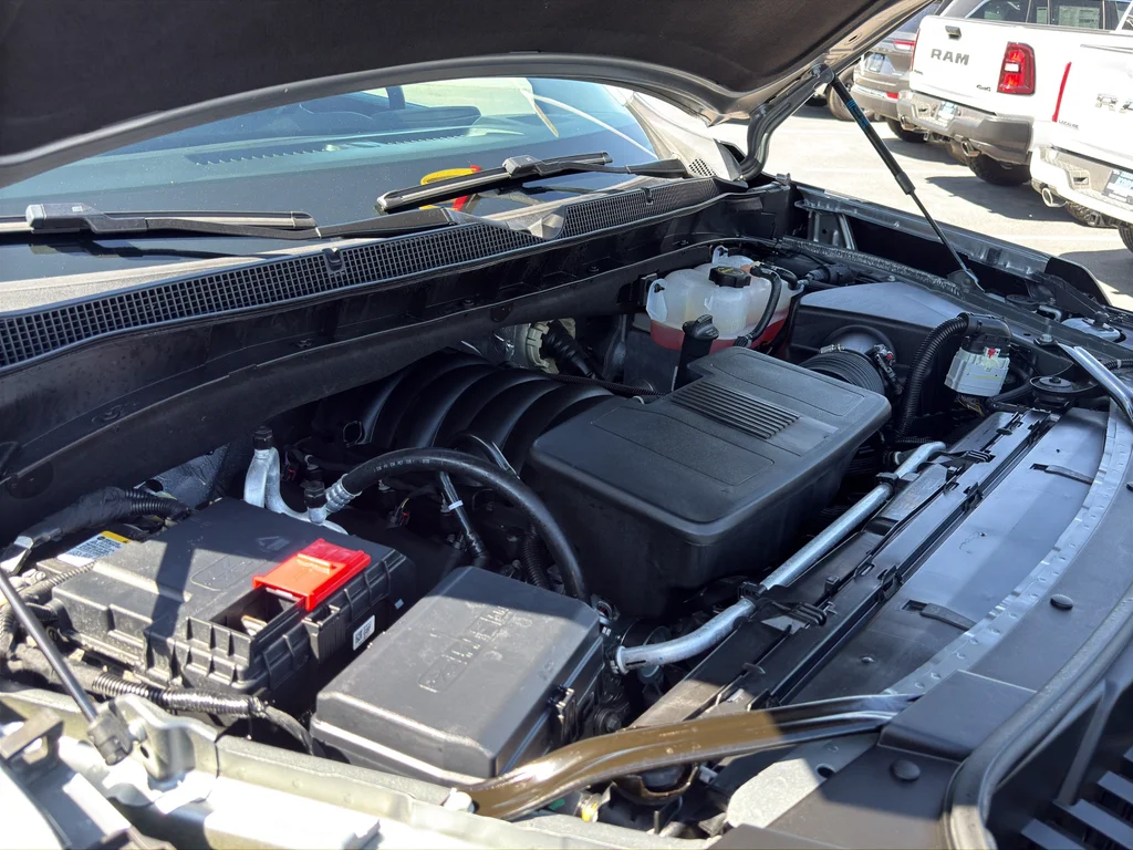Used 2025 Gray Chevrolet Z71 image 32