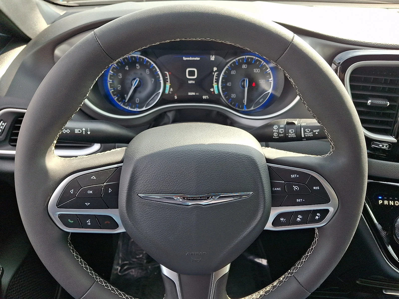 Used 2025 White Chrysler Select image 18