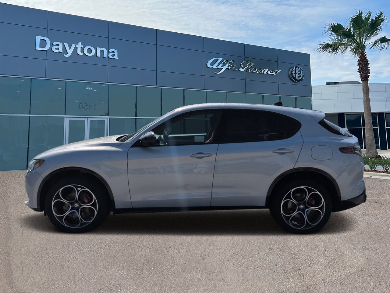 New 2026 Moonlight Gray Metallic Alfa Romeo  image 6