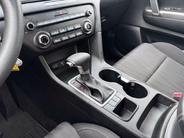 Certified Used 2022 Pacific Blue Kia LX image 29