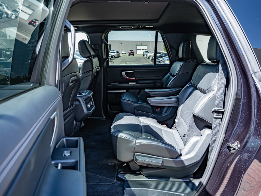 Used 2025 Black Ford Platinum image 33