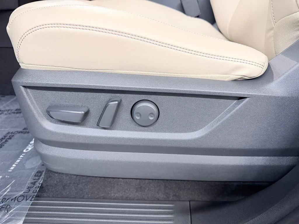 Certified Used 2026 White INFINITI PURE image 11
