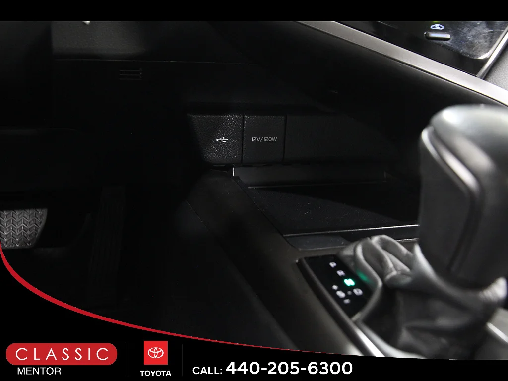 2023 Toyota Camry SE - Photo 12