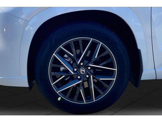 New 2026 Wind Chill Pearl Lexus PREMIUM AWD image 18