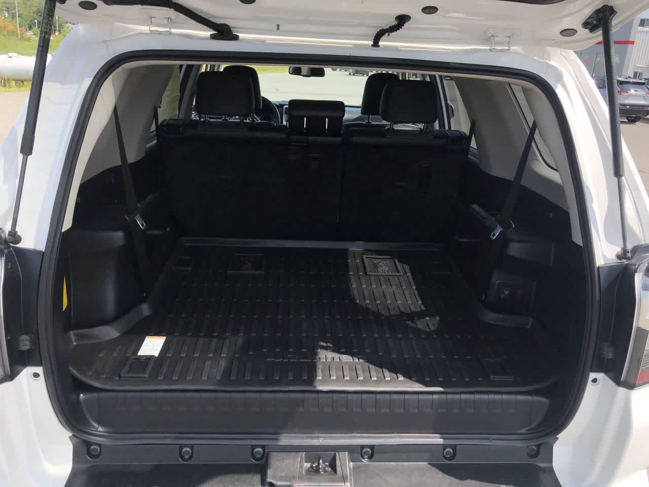 Used 2018 Super White Toyota SR5 Premium image 16