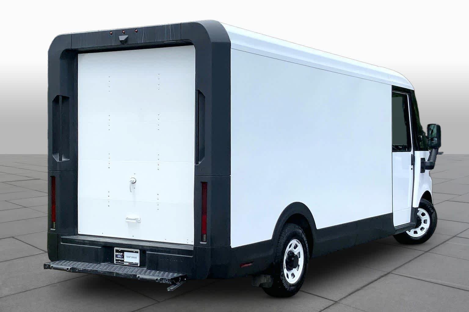 Used 2025 Oyster White Chevrolet  image 11
