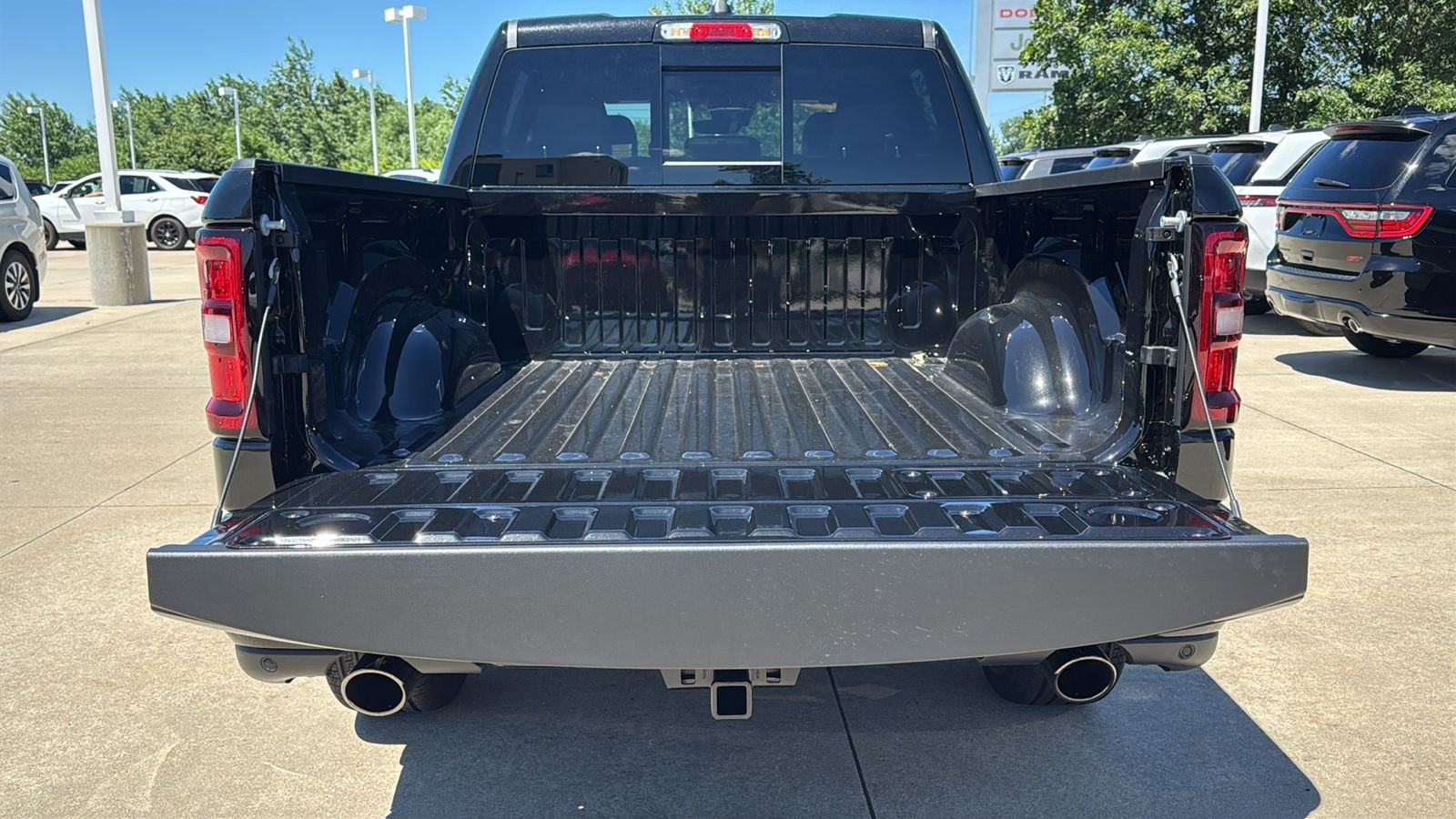New 2026 Diamond Black Crystal Pearl-Coat Exterior Paint RAM Laramie image 15