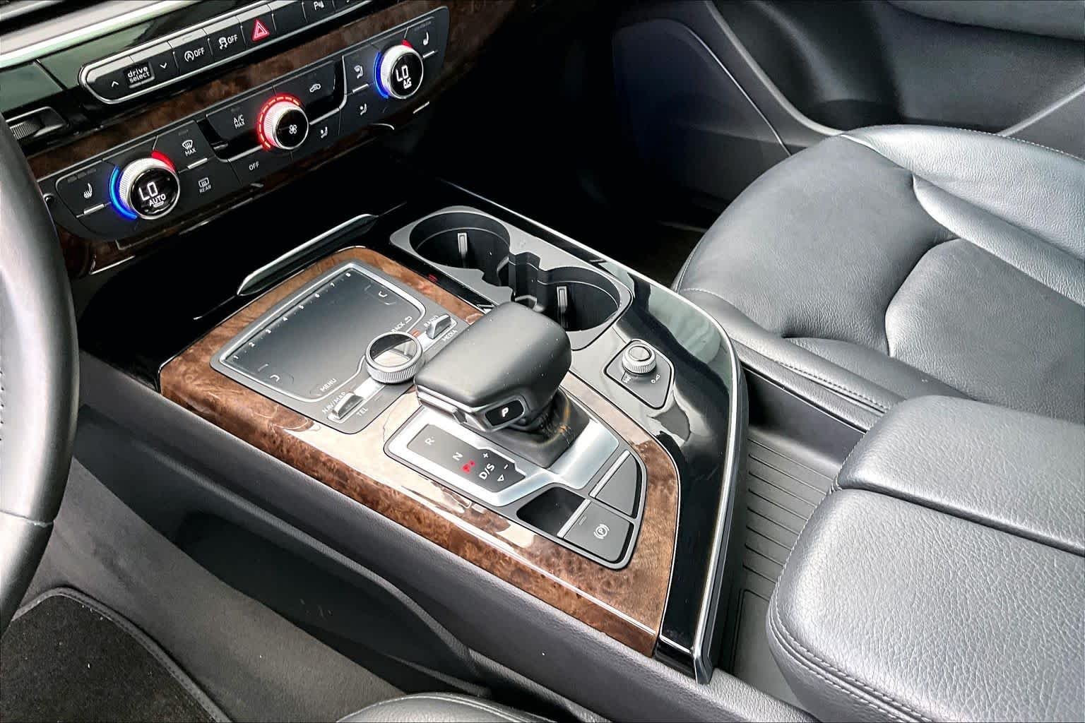 Used 2018 Orca Black Metallic Audi Premium image 17