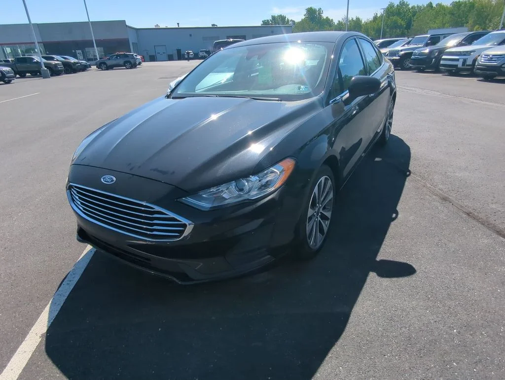 Used 2020 Black Ford SE image 4