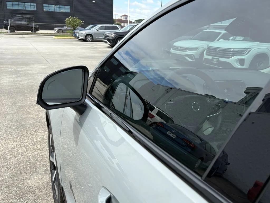 New 2026 Vapour Grey Volvo Plus image 10