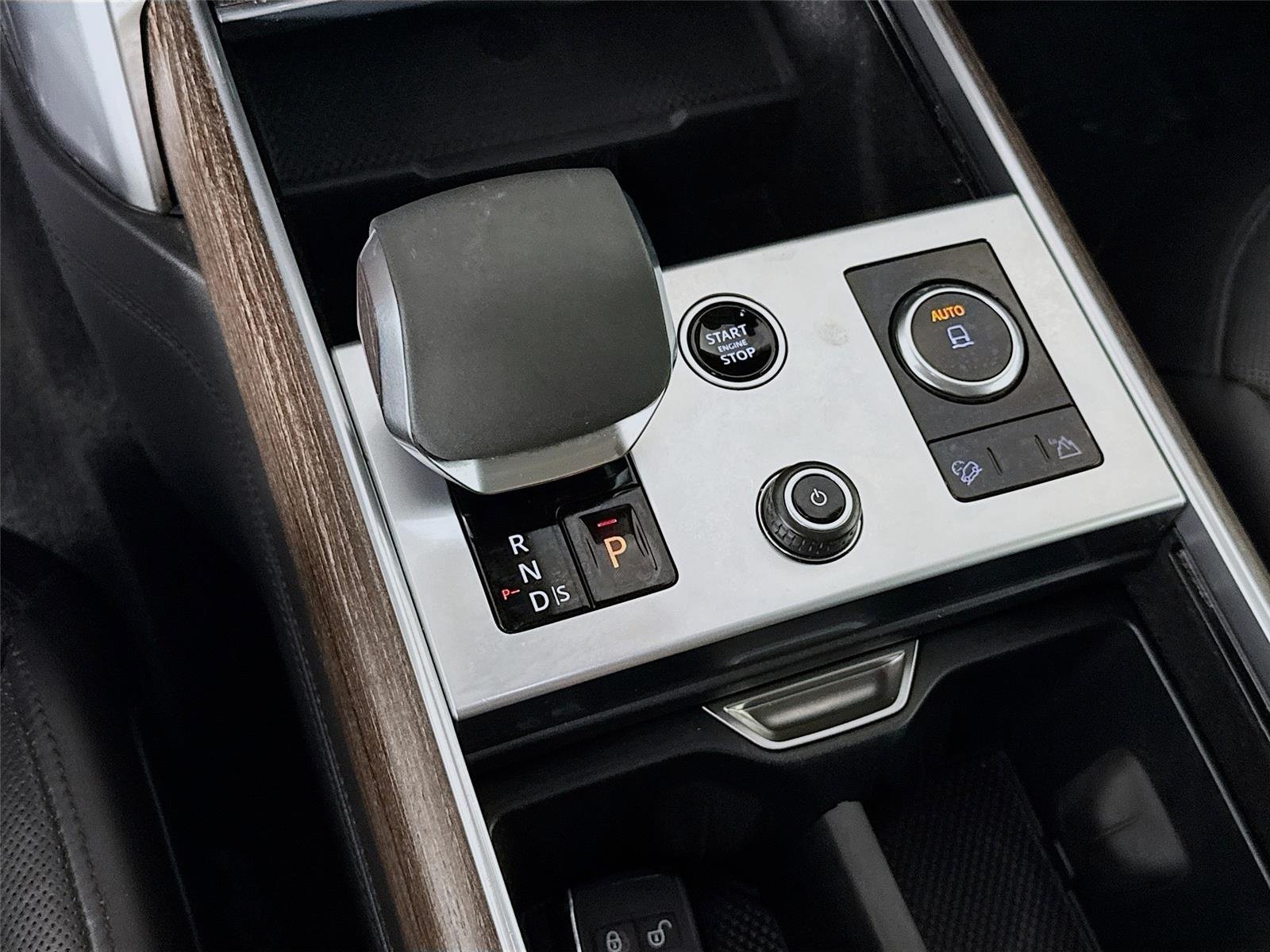 Used 2023 Charente Gray Premium Metallic Land Rover SE image 19