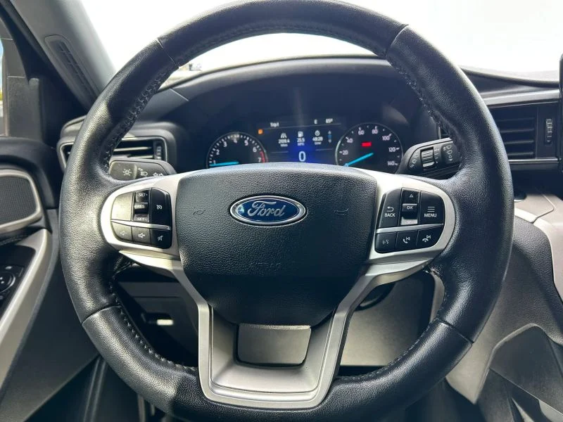 Used 2023 Black Metallic Ford XLT Sport Utility 4D image 50