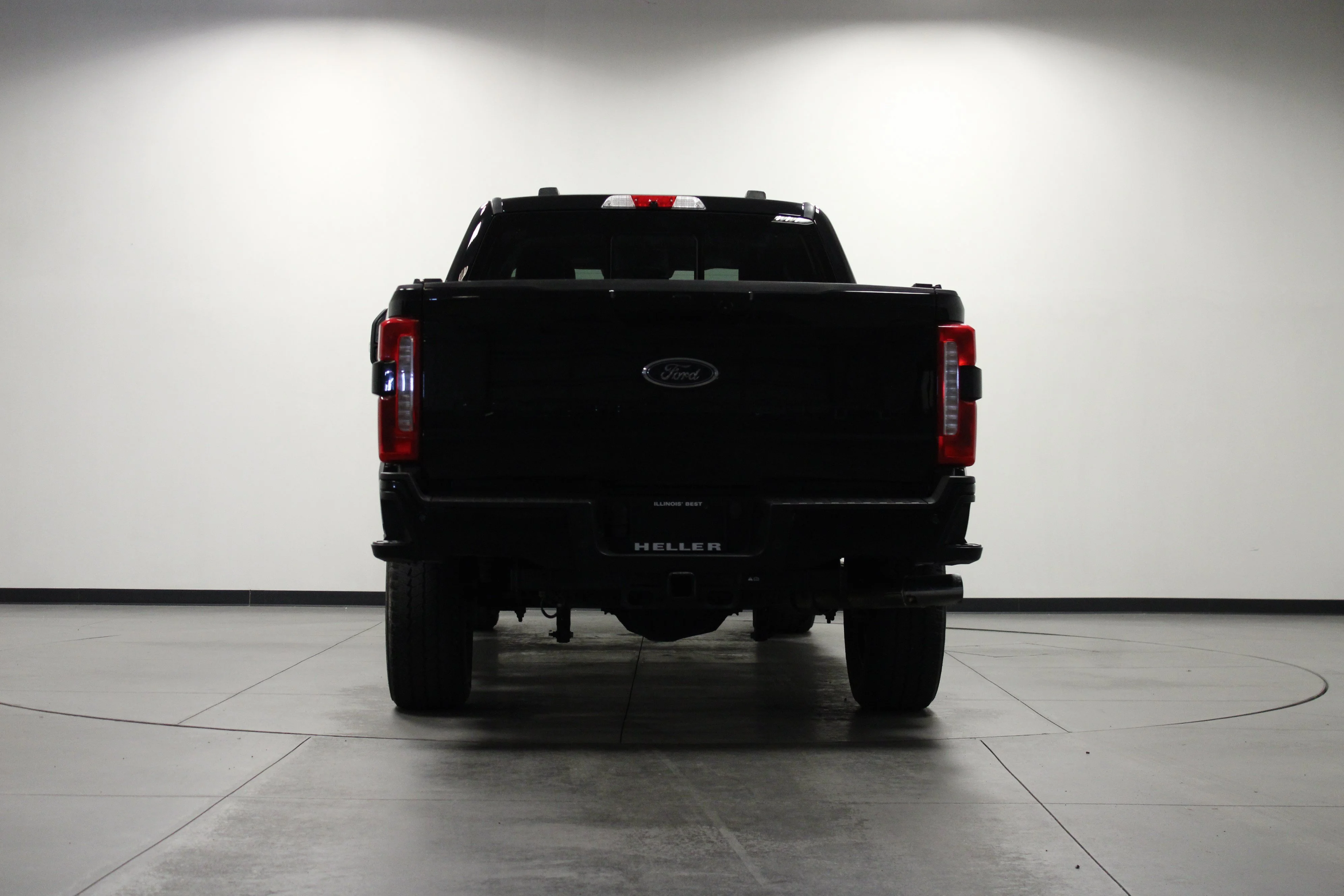 Used 2023 Agate Black Metallic Ford LARIAT image 5