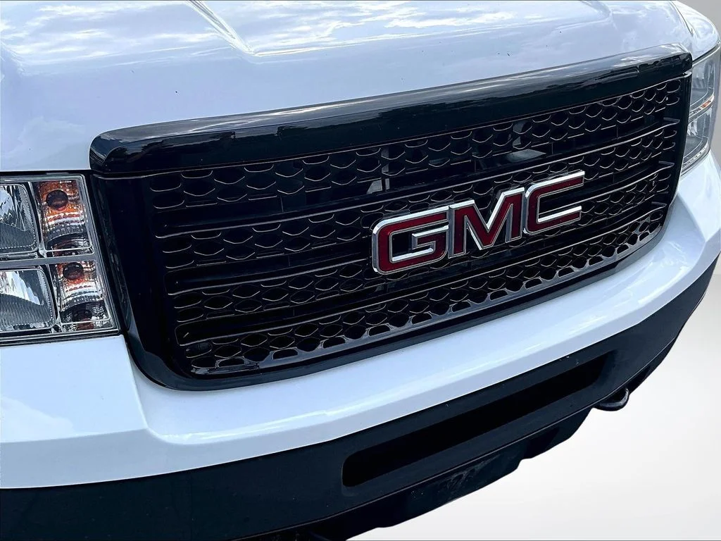 Used 2014 White GMC SLE image 28