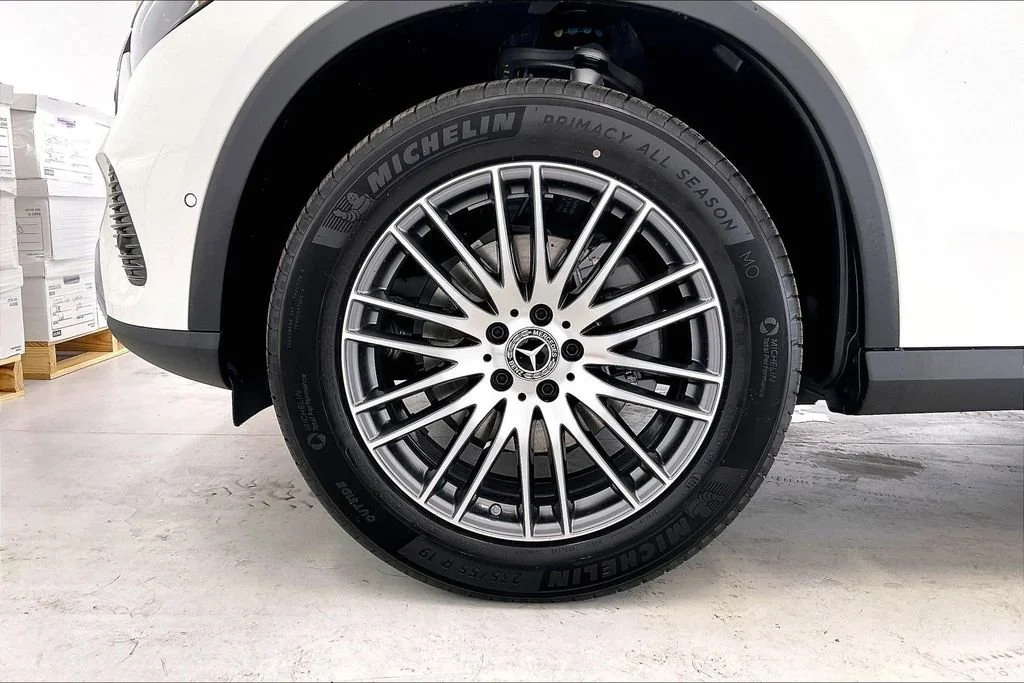 New 2026 Polar White Mercedes-Benz GLC 300 image 23