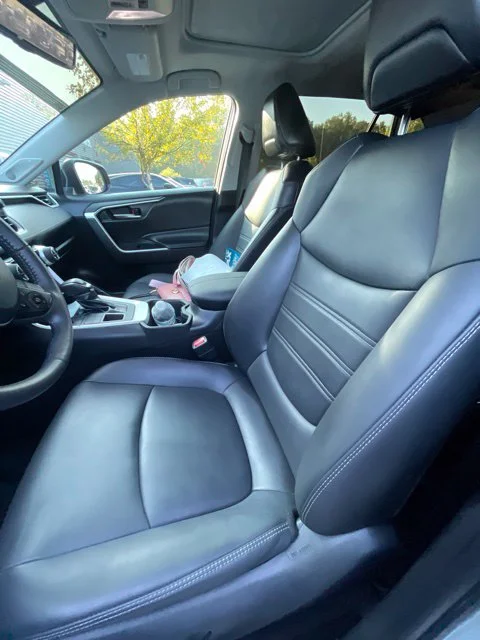 Used 2022  Toyota XLE Premium image 5