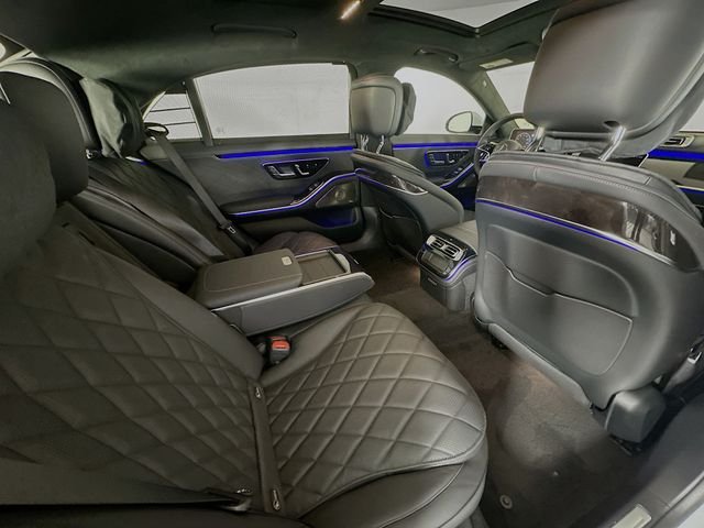 New 2026 MANUFAKTUR Moonlight White Metallic Mercedes-Benz S 580 image 28