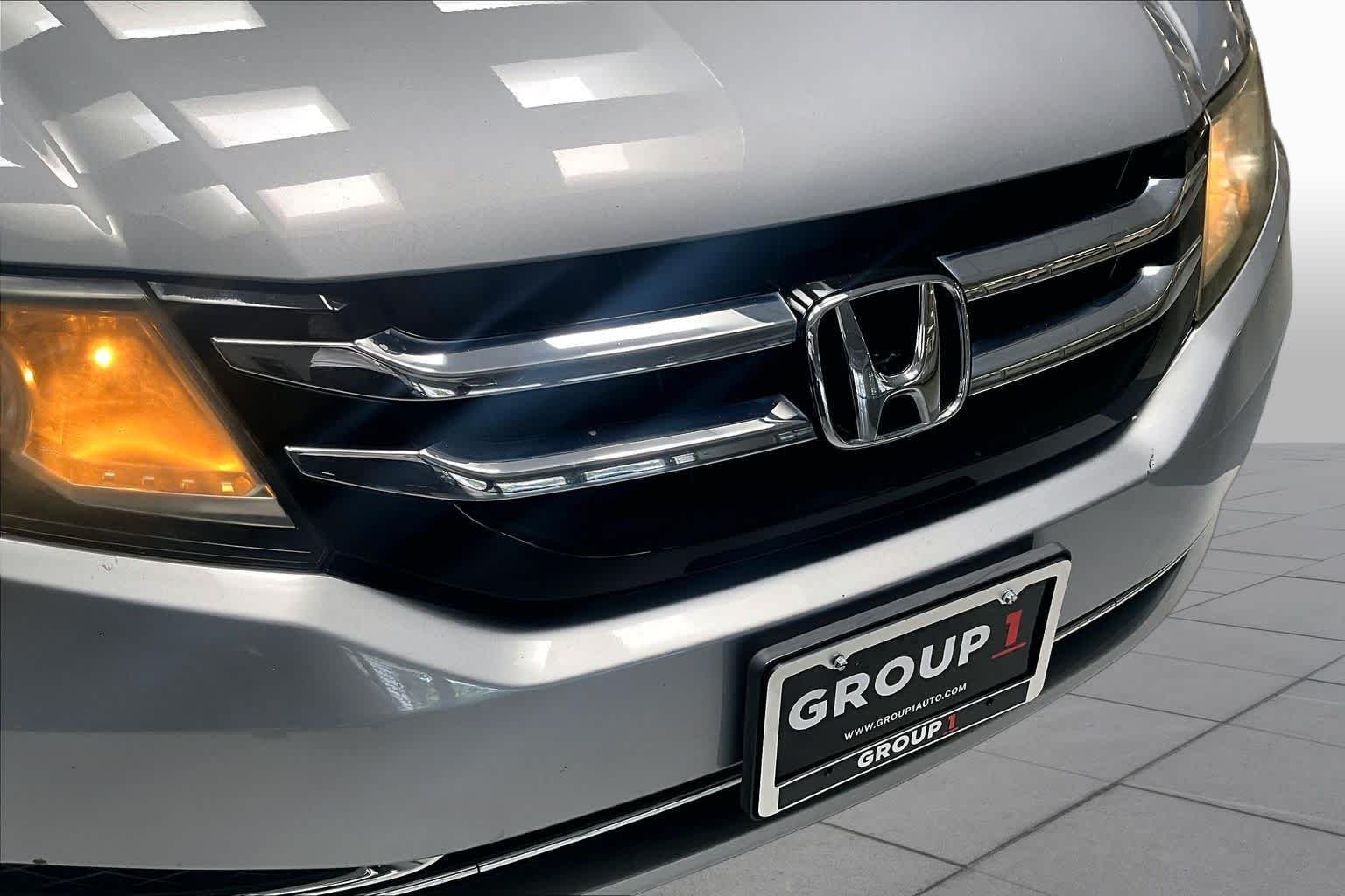 Used 2016  Honda SE image 28