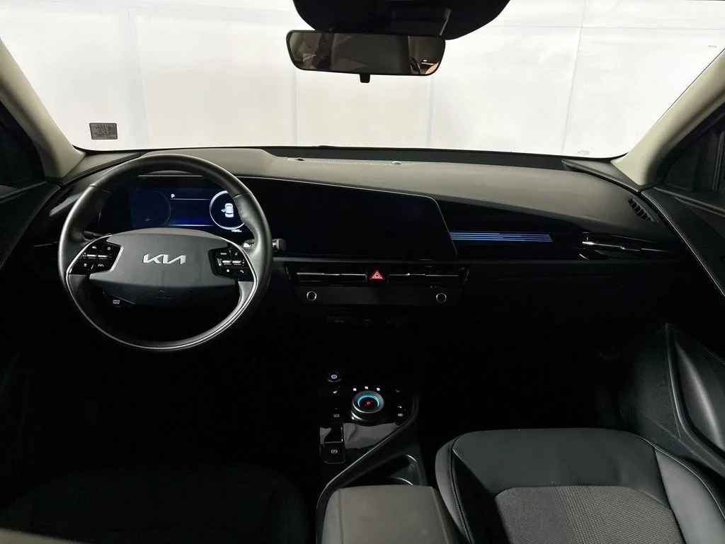Used 2024 Gray Kia Wind image 12