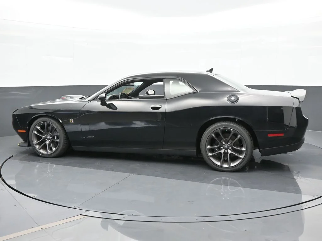 Used 2022 Pitch Black Clearcoat Dodge R/T Scat Pack image 2