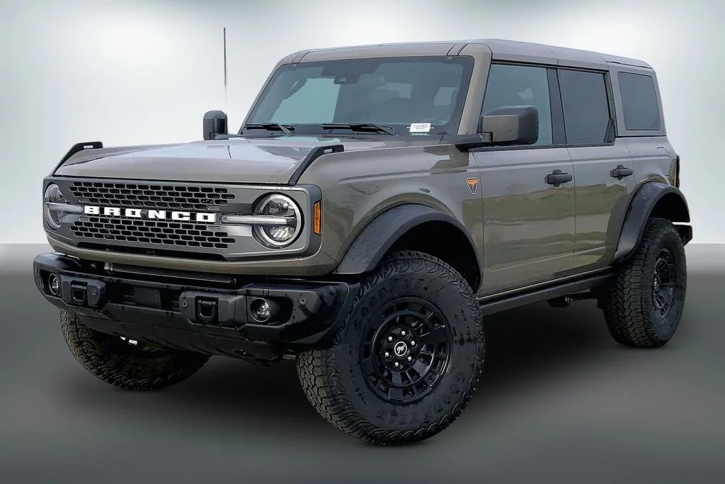 New 2026 Marsh Gray Ford Badlands image 2