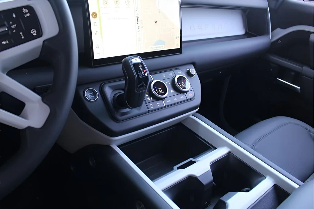 2025 Land Rover Defender X-Dynamic SE - Photo 28