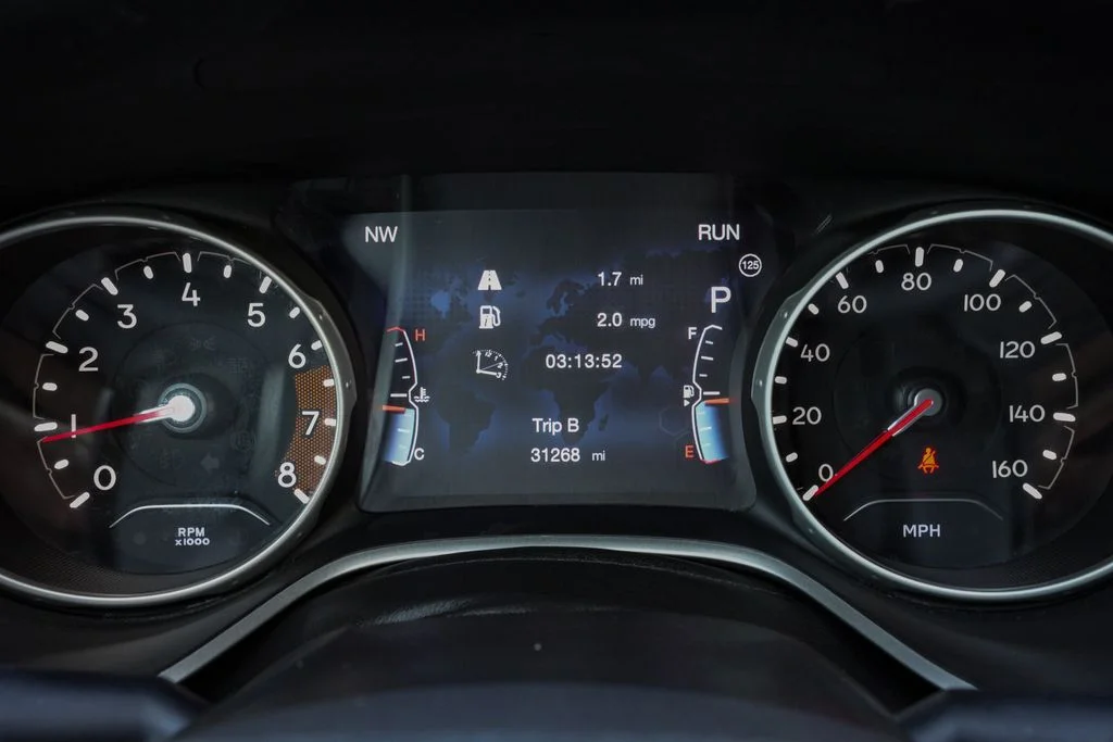Used 2020 White Jeep Latitude image 22